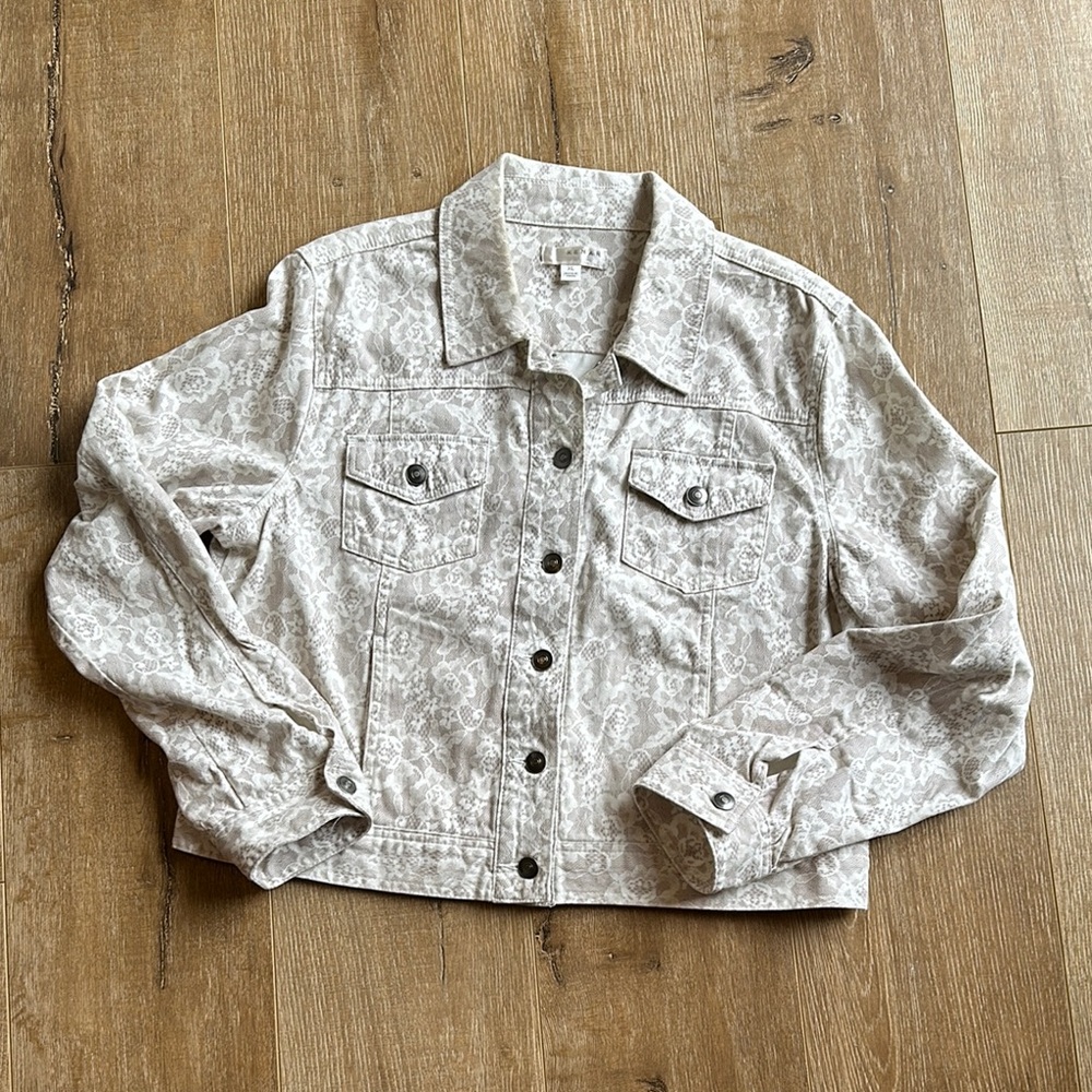 Kenar Cream Jean Jacket with Cropped Style and Long Sleeves